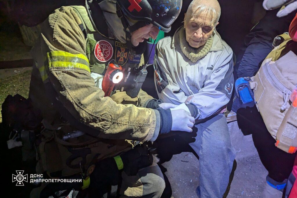 Серед поранених внаслідок ракетного удару по Кривому Рогу 2 дитини (ФОТО) 7 Серед поранених внаслідок ракетного удару по Кривому Рогу 2 дитини (ФОТО) 6