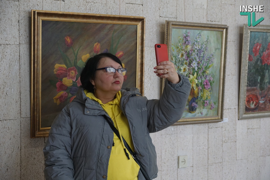 Нова художня виставка в Миколаєві - знані майстри і студенти зіграли свою «Весняну мелодію жіночності» (ФОТО) 9 Нова художня виставка в Миколаєві - знані майстри і студенти зіграли свою «Весняну мелодію жіночності» (ФОТО) 8