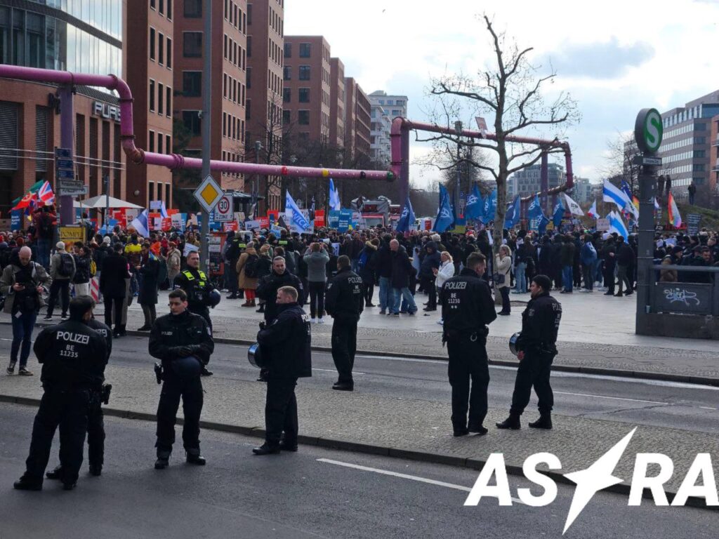 У Берліні сьогодні пройшов марш росопозиції проти Путіна (ФОТО) 4