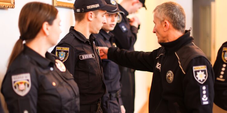 Полку прибуло: лави рятувальників і поліцейських Миколаївщини поповнили випускники ВНЗ (ФОТО)