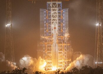 Китай запустив у космос супутники конкурента Starlink