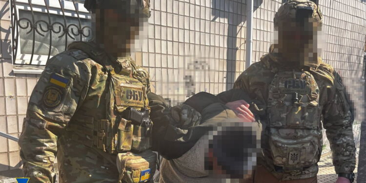 СБУ затримала агента ФСБ, який планував теракт на території херсонського ТЦК (ФОТО)