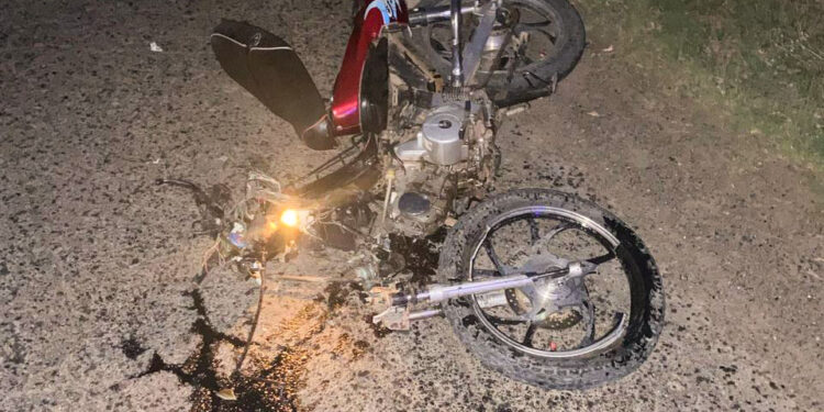 На Миколаївщині підлітки на мотоциклі зіштовхнулися із автомобілем BMW (ФОТО)