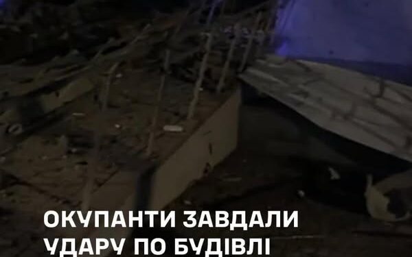 російські шахеди завдали удару по військовому госпіталю у  Харковi, є постраждалі