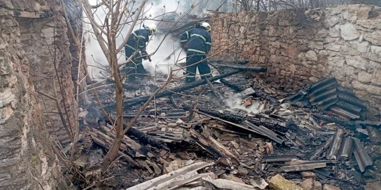 За добу на Миколаївщині рятувальники 19 разів виїжджали на гасіння пожеж (ФОТО)