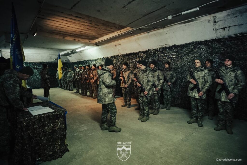 Перші військовослужбовці за контрактом «18-24» склали присягу (ФОТО) 13 Перші військовослужбовці за контрактом «18-24» склали присягу (ФОТО) 12
