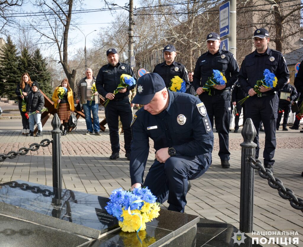 «За оборону України» - поліцейських Миколаївщини відзначили найвищими державними нагородами (ФОТО, ВІДЕО) 17 «За оборону України» - поліцейських Миколаївщини відзначили найвищими державними нагородами (ФОТО, ВІДЕО) 16