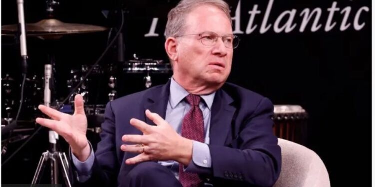 “У Білому домі панує відчуття, що Майк Волтц – ідіот”. Головред Atlantic розповів про скандал із чатом в Signal