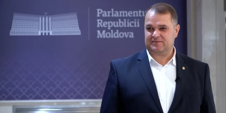 Російські дипломати вивезли з Молдови засудженого за політичну корупцію депутата (ВІДЕО)