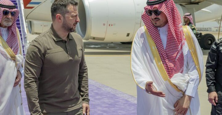 Українська делегація на чолі з Зеленським уже в Саудівській Аравії. Що в планах
