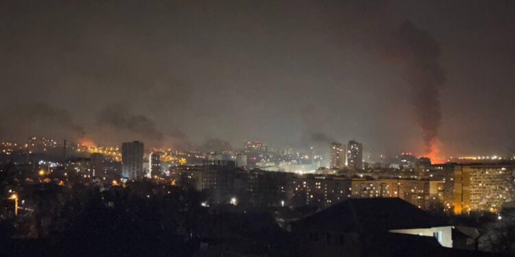 Дніпро під атакою дронів, в місті пожежі (ФОТО, ВІДЕО)
