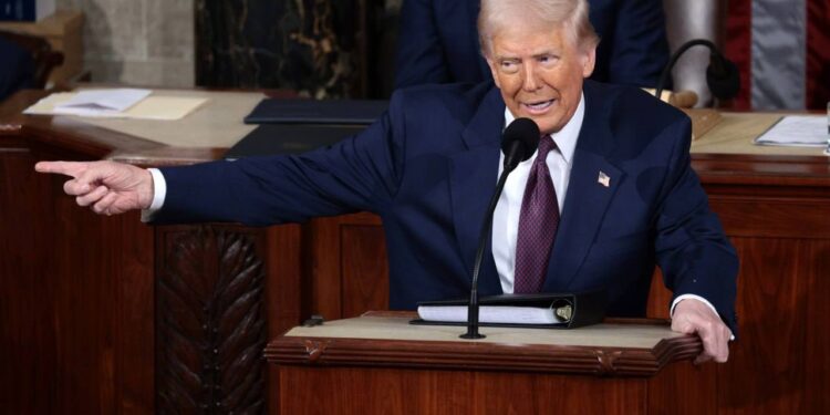 “Час припинити це шаленство” – головне з виступу Трампа в Конгресі (ВІДЕО)