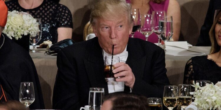 Трамп заявив, що ЄС ввів 50% мита на віскі із США, і обіцяє 200% на весь європейський алкоголь