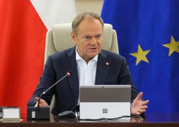 Польща підтвердила припинення США військової допомоги Україні