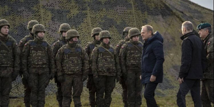 Польща веде перемовини з Францією для отримання доступу до ядерної зброї