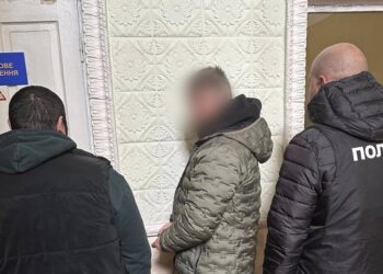У Миколаєві поліція повідомила про підозру 44-річному чоловіку у викраденні і катуванні людини 7 років тому