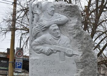 У Баштанці на Миколаївщині відкрили пам’ятник захисникам міста, які три роки тому зупинили російську колону техніки (ФОТО)