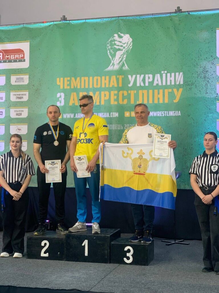 На чемпіонаті України з пара-армрестлінгу миколаївські спортсмени здобули 8 нагород (ФОТО) 3 На чемпіонаті України з пара-армрестлінгу миколаївські спортсмени здобули 8 нагород (ФОТО) 2