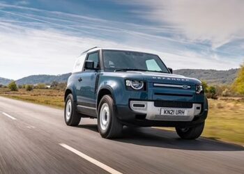 Британська компанія Jaguar Land Rover призупиняє поставки всіх автомобілів до США через мита Трампа