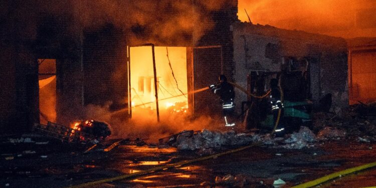 Протягом тижня росія атакувала Україну понад 1460 КАБами, майже 670 дронами та більш ніж 30 ракетами – ВІДЕО наслідків