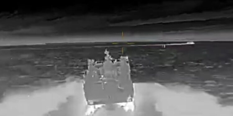 Дрони ГУР підбили у Криму десантні катери і поцілили у ЗРК “ТОР-М2” (ВІДЕО)