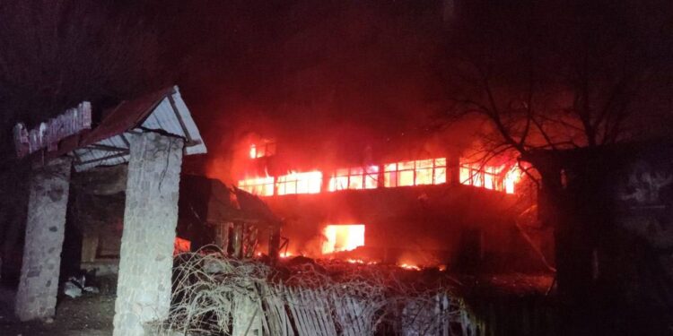 Вночі ворог масовано атакував Харків – в місті більше 10 влучань, 8 поранених, найменшому 9 місяців (ВІДЕО)