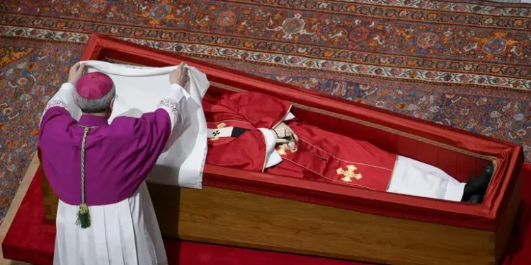 У Ватикані починається похорон Папи Франциска (ТРАНСЛЯЦІЯ)