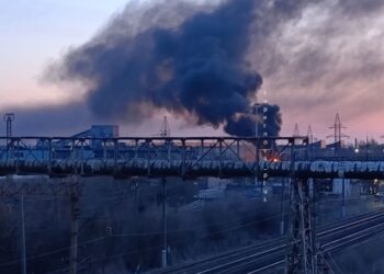 В Оренбурзі після вибуху горить ТЕЦ. Або електропідстанція (ФОТО, ВІДЕО)