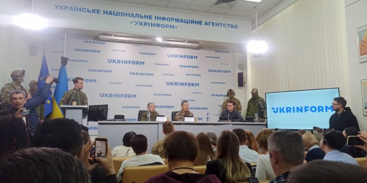 Китайських полонених вивели на пресконференцію. Що вони розповіли