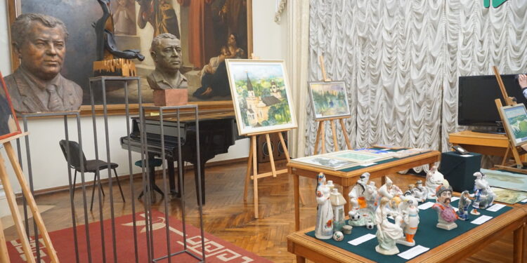 Картини, скульптури, порцеляна – Миколаївський художній музей ім.В.Верещагіна отримав понад 100 дарунків (ФОТО)