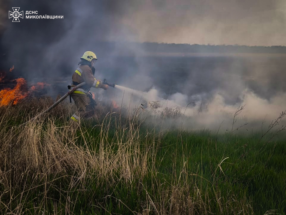 Шість пожеж за вчора і вже одна зранку, на якій загинув чоловік, – зведення від вогнеборців Миколаївщини (ФОТО) 3 Шість пожеж за вчора і вже одна зранку, на якій загинув чоловік, – зведення від вогнеборців Миколаївщини (ФОТО) 2