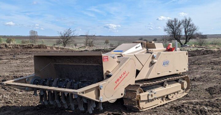 Вперше землю в селі Безіменне на Миколаївщині розмінували взятою в оренду машиною MV-4