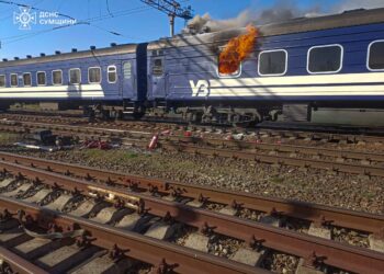 Під час руху загорівся поїзд Суми-Київ, загинув провідник (ФОТО)