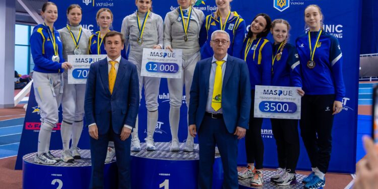 ЧУ 2025 з фехтування: команда рапіристок з Миколаєва – зі «сріблом»