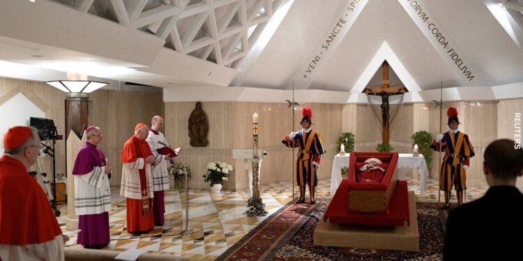 Ватикан визначився з датою похорону Папи Франциска (ВІДЕО)