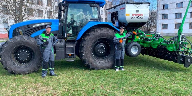 Два профтехи на Миколаївщині отримали техніку від JICA