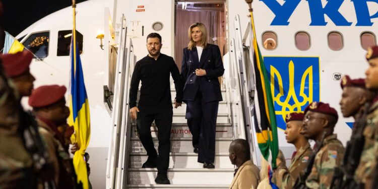 Зеленський прибув до ПАР (ФОТО)