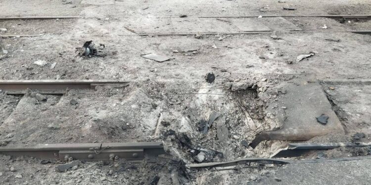 Внаслідок ракетно-дронової атаки поранені 2 залізничника, поїзди йдуть за графіком