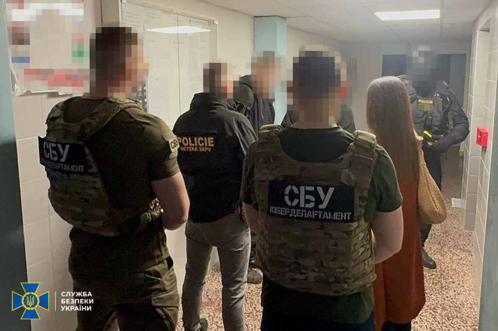 Україна і Чехія викрили хакерів, які обкрадали банківські рахунки громадян ЄС і США (ФОТО) 10