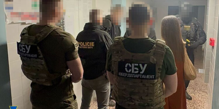 Україна і Чехія викрили хакерів, які обкрадали банківські рахунки громадян ЄС і США (ФОТО)