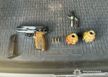 У Миколаєві затримали чоловіка, який продавав зброю та вибухівку