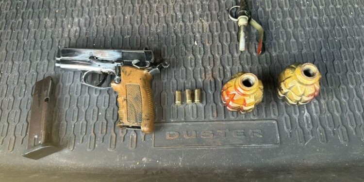 У Миколаєві затримали чоловіка, який продавав зброю та вибухівку