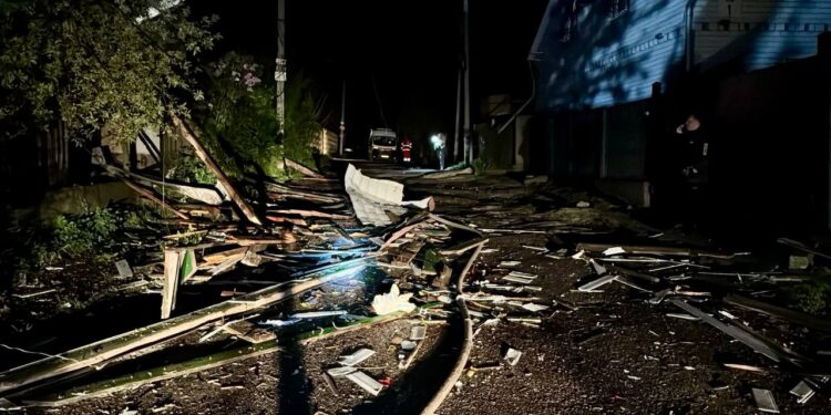 У Дніпрі внаслідок ворожої атаки загинула людина, є постраждалі