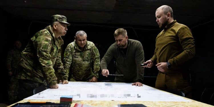 Сирський: Ворог зосереджує основні зусилля на Покровському напрямку і намагається вийти на кордон Дніпропетровщини