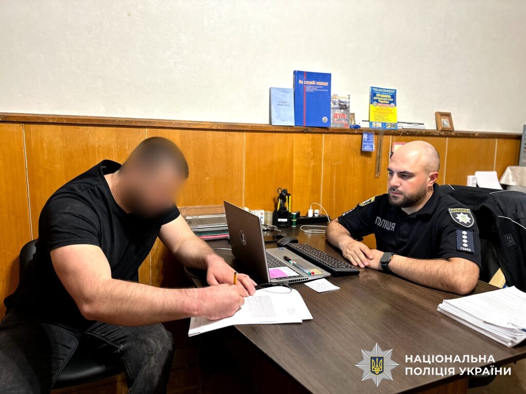 На Миколаївщині викрили угруповання наркоділків на розповсюдженні психотропів та канабісу (ФОТО, ВІДЕО) 21 На Миколаївщині викрили угруповання наркоділків на розповсюдженні психотропів та канабісу (ФОТО, ВІДЕО) 20