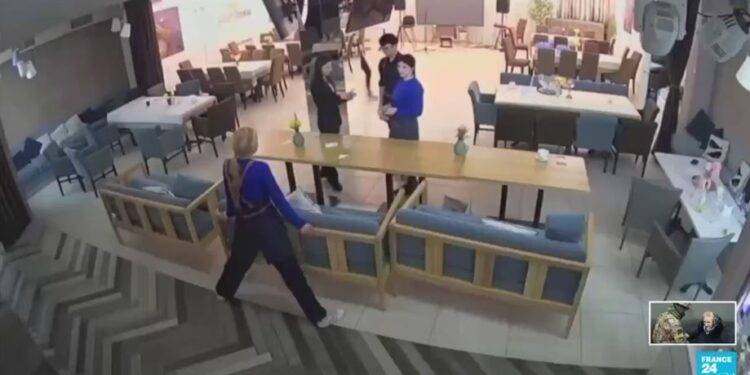 З’явилося відео з ресторану у Кривому Розі під час ракетного удару (ВІДЕО)