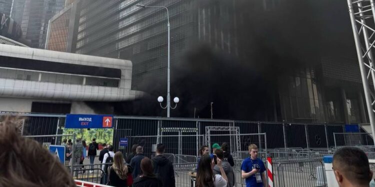 Палає Москва-сіті, перед тим чули вибух (ВІДЕО)