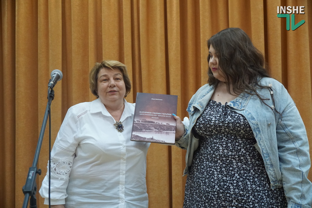 «З кожною книгою я оживаю» - у Центральній бібліотеці Миколаєва відбувся День видавництва Ірини Гудим (ФОТО) 23 «З кожною книгою я оживаю» - у Центральній бібліотеці Миколаєва відбувся День видавництва Ірини Гудим (ФОТО) 22