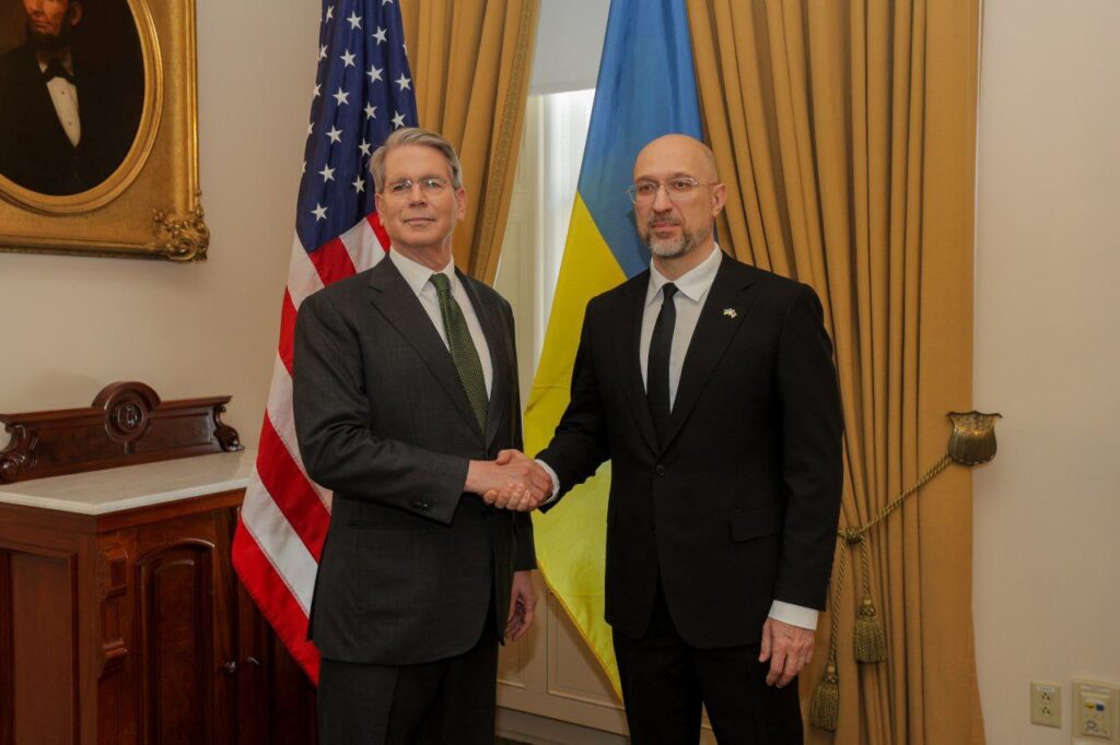 Шмигаль у Вашингтоні зустрівся з міністром фінансів США Бессентом. Багато дякував (ФОТО) 3 Шмигаль у Вашингтоні зустрівся з міністром фінансів США Бессентом. Багато дякував (ФОТО) 2