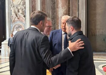 Журналісти по губах розшифрували розмову Трампа і Зеленського у Ватикані